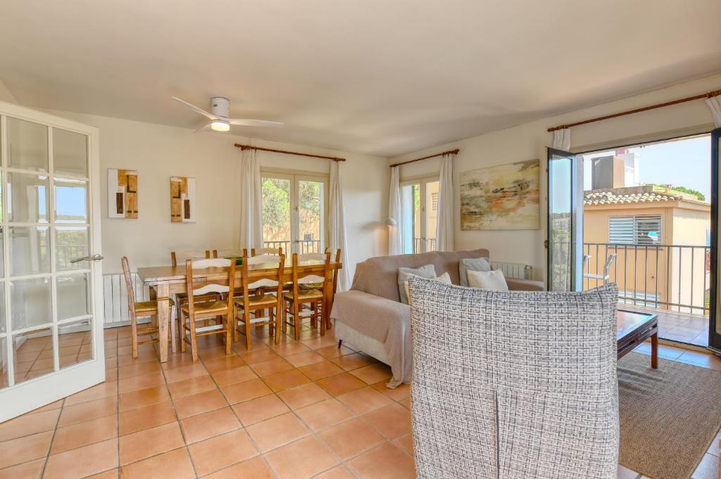 Posedenie v ubytovaní Villa Sierra with Private Pool