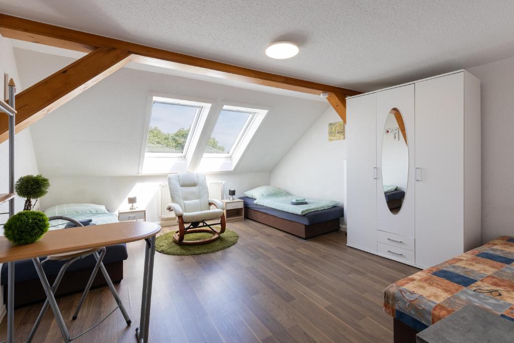 Postel nebo postele na pokoji v ubytování FLEX Aparts - möblierte Wohnung in Zwickau