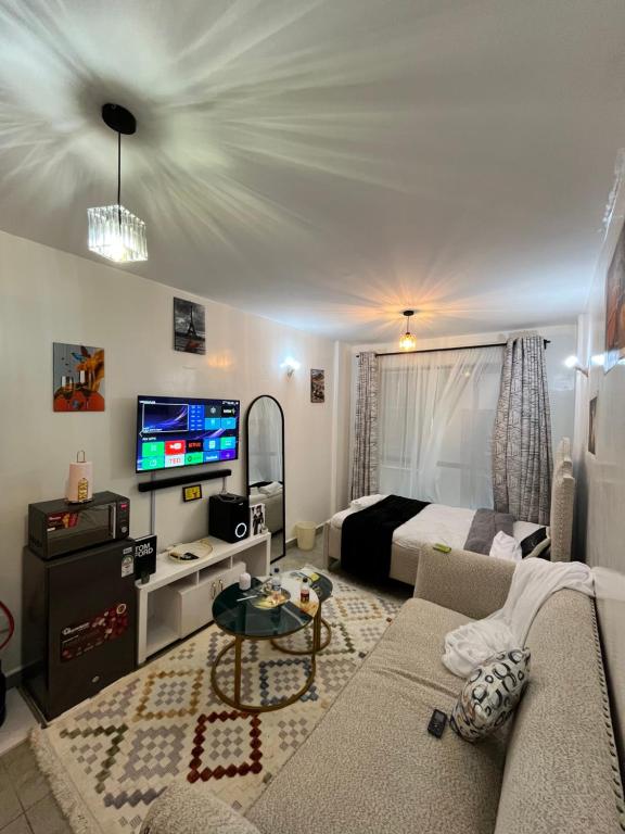 TV a/nebo společenská místnost v ubytování Tsavo Residence