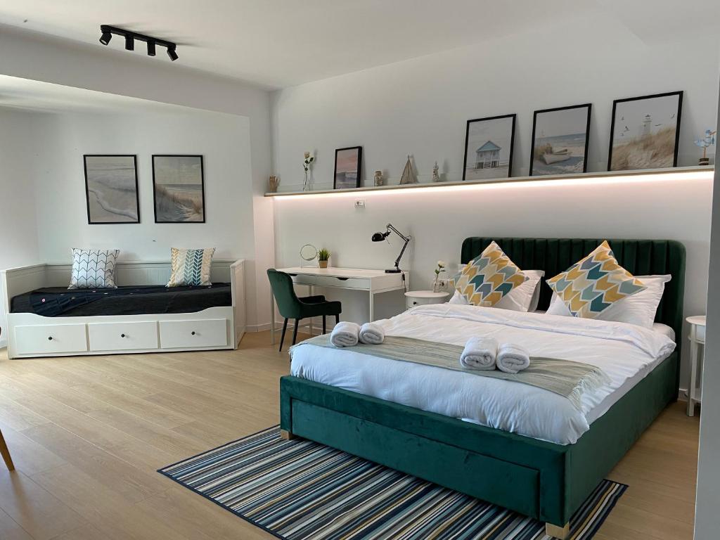 Giường trong phòng chung tại TEA Seaside Studio