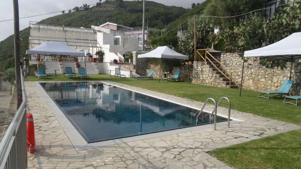 Bazén v ubytovaní Borgo Rosso di Sera - Resort Country Chic alebo v jeho blízkosti