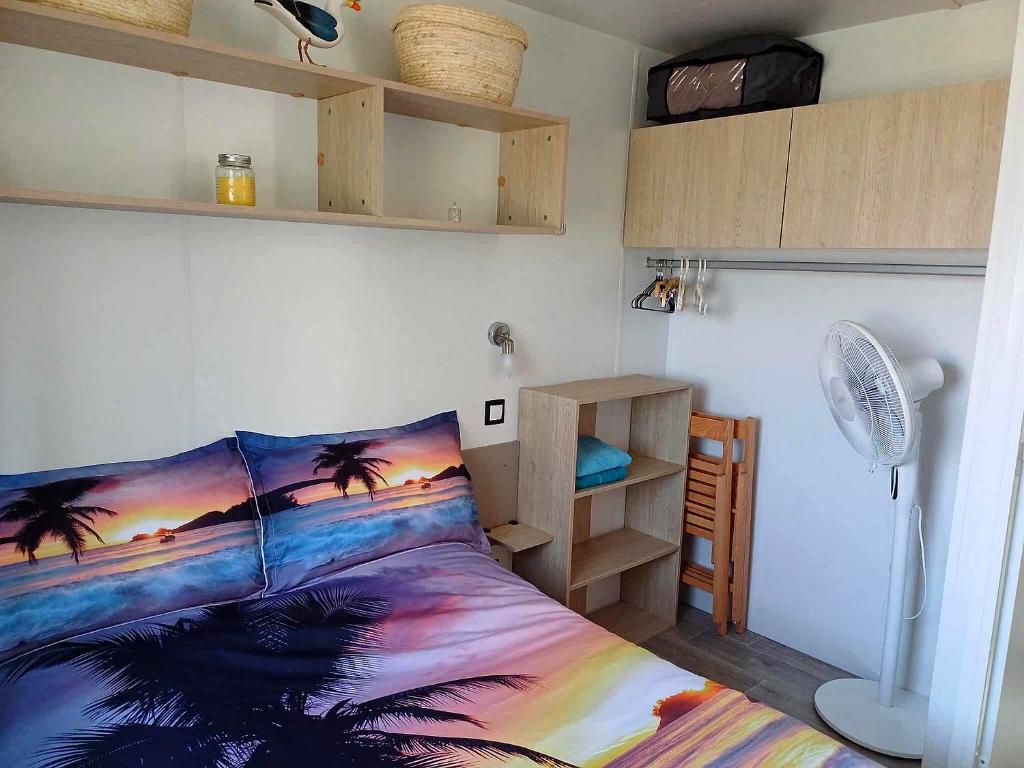 Postel nebo postele na pokoji v ubytování MOBIL HOME à SEIGNOSSE dans les Landes près de la mer