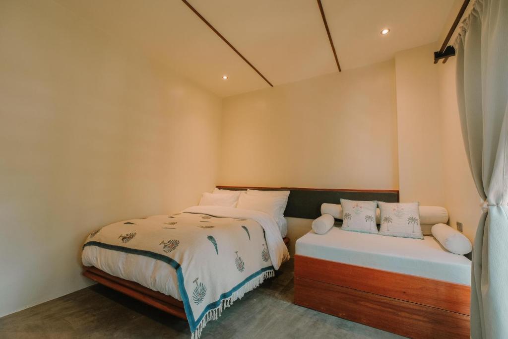 Postel nebo postele na pokoji v ubytování UNLTD Siargao Hotel