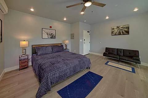 Ένα ή περισσότερα κρεβάτια σε δωμάτιο στο #4 Studio Town Place 2