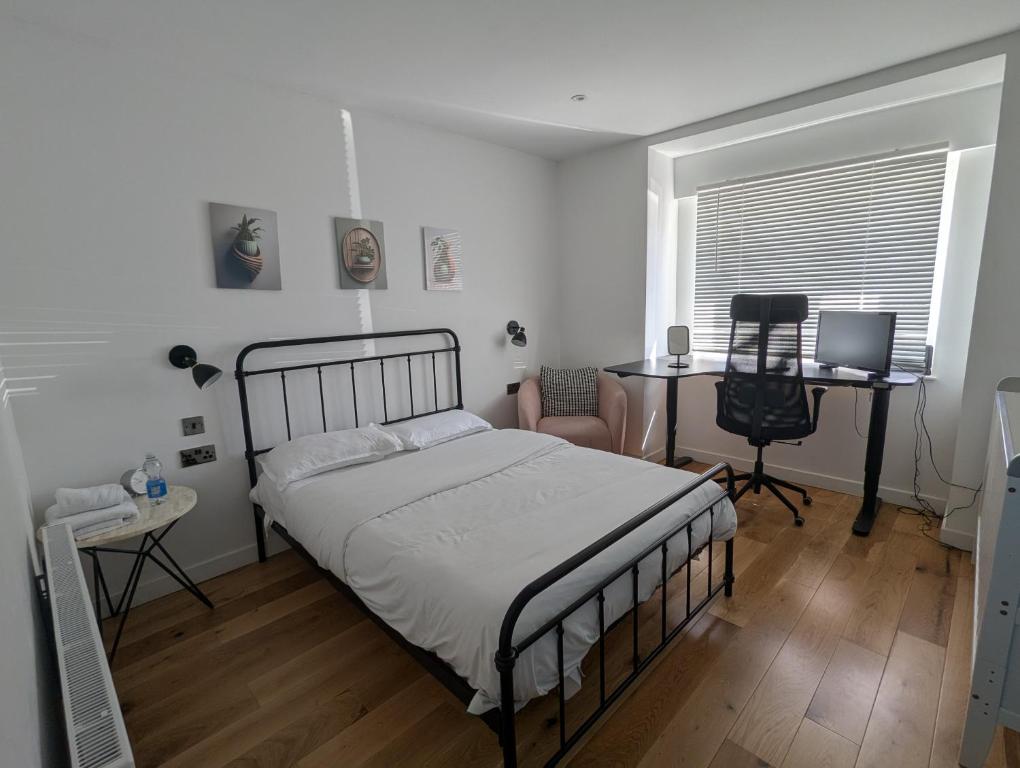 Ένα ή περισσότερα κρεβάτια σε δωμάτιο στο Wilmer House Eastleigh