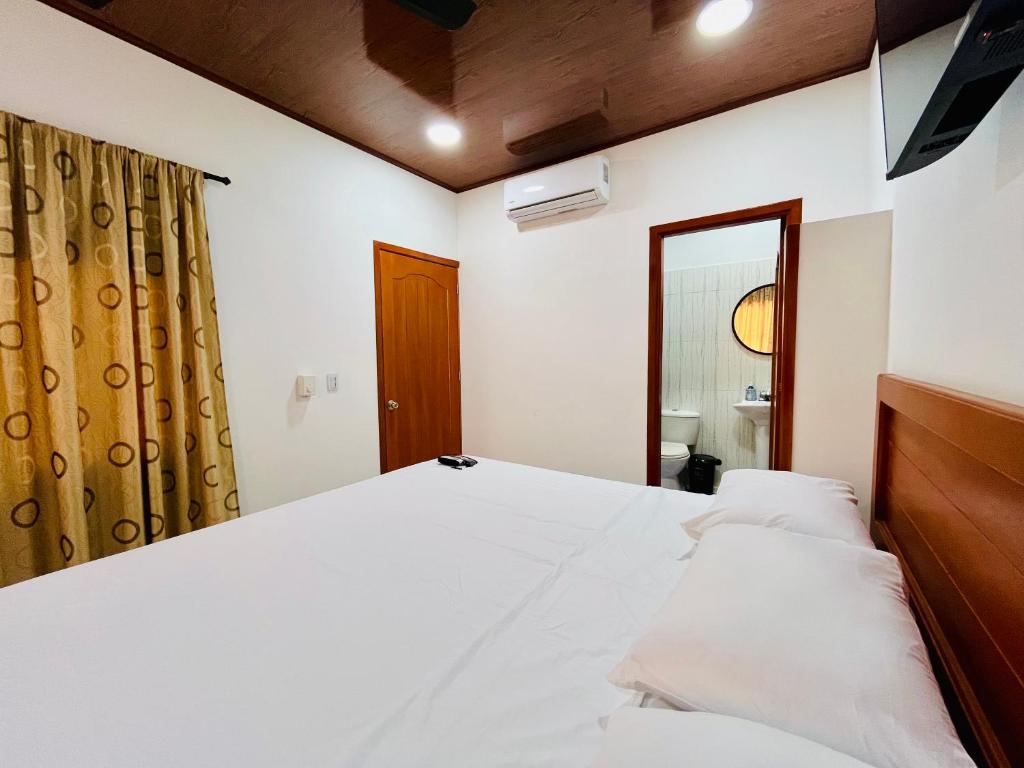 Postel nebo postele na pokoji v ubytování Aparta Hotel Horinthia
