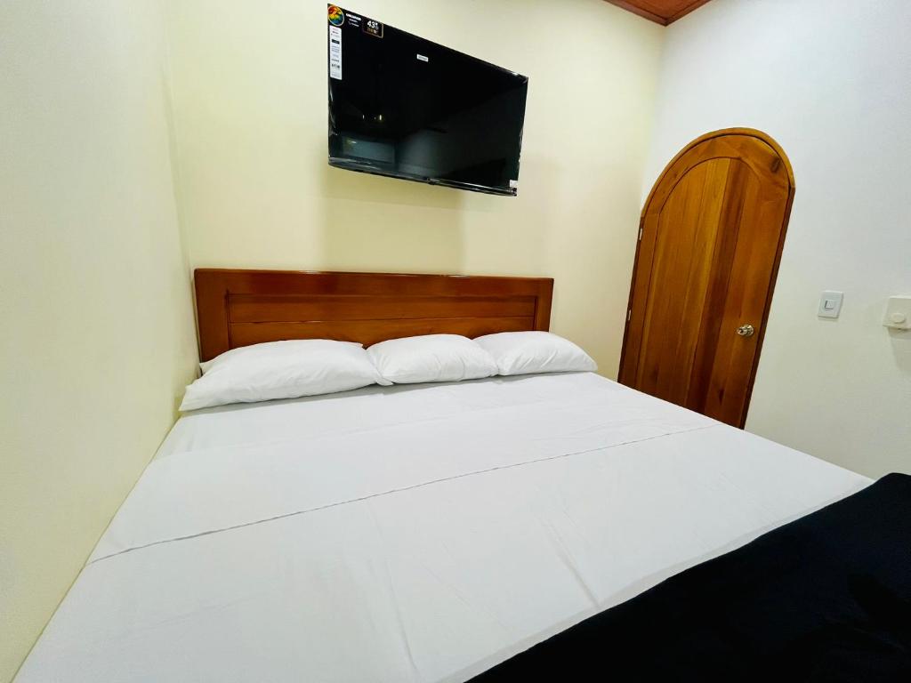 Postel nebo postele na pokoji v ubytování Aparta Hotel Horinthia