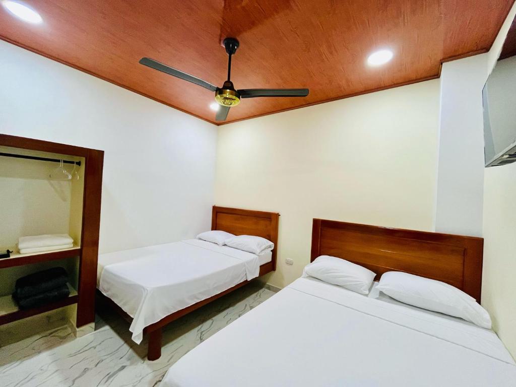 Postel nebo postele na pokoji v ubytování Aparta Hotel Horinthia