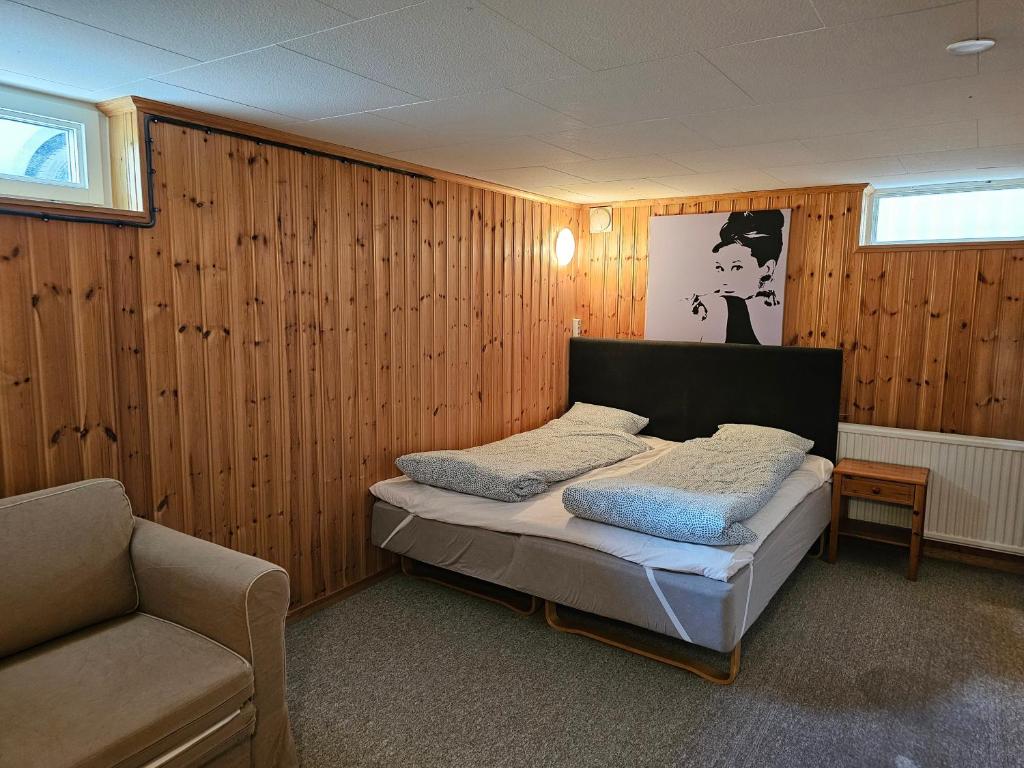 Postel nebo postele na pokoji v ubytování Villa for 10 persons with massage chair, sauna, billiard table and free electric vehicle station for electric cars