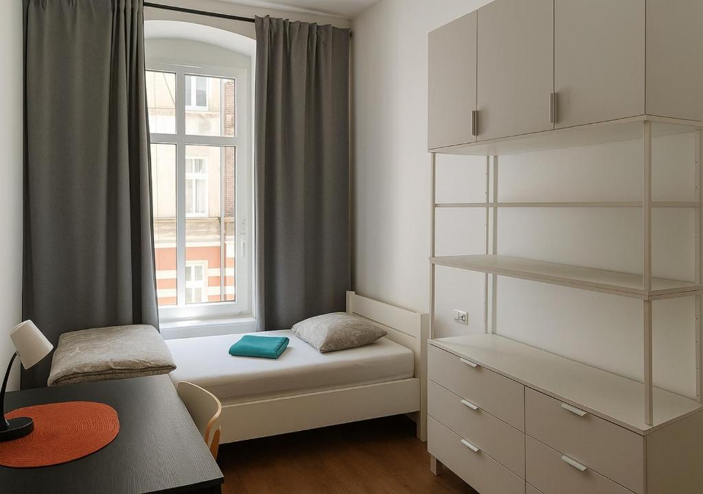 Uma cama ou camas num quarto em Babel Hostel, Dworzec PKP, Rynek