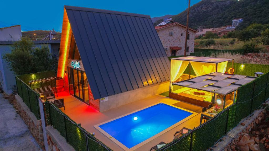 Πισίνα στο ή κοντά στο Eylül bungalow