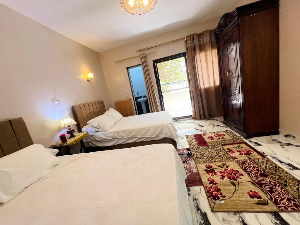 Postel nebo postele na pokoji v ubytování Star Vysta pyramids hotel