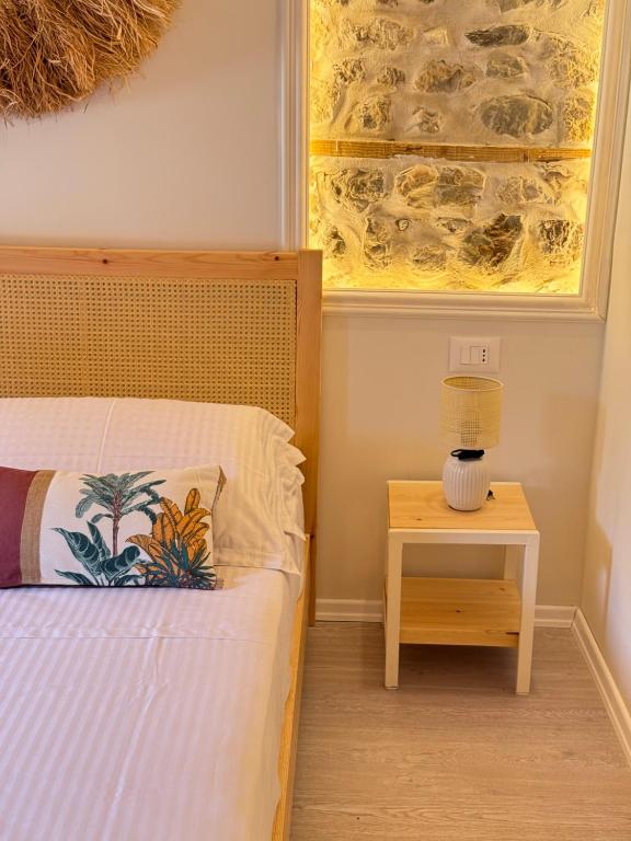 Postel nebo postele na pokoji v ubytování Old Town Suites Muradie