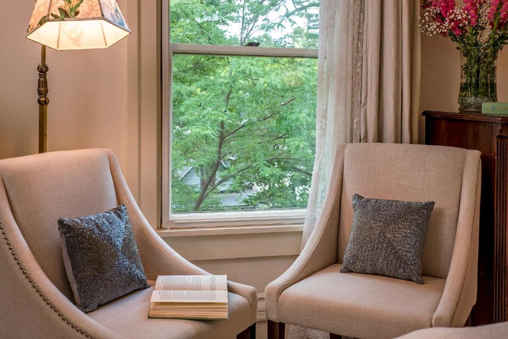 Posezení v ubytování Spencer Hotel & Spa Chautauqua