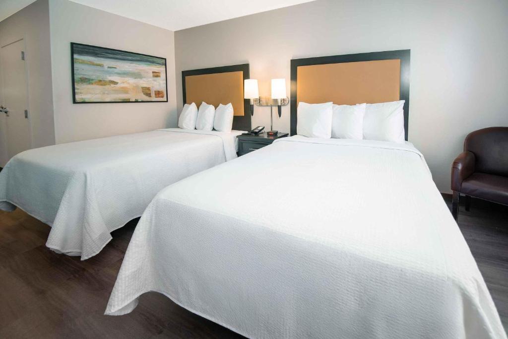 Postel nebo postele na pokoji v ubytování Extended Stay America Suites - Fort Lauderdale - Cypress Creek - NW 6th Way