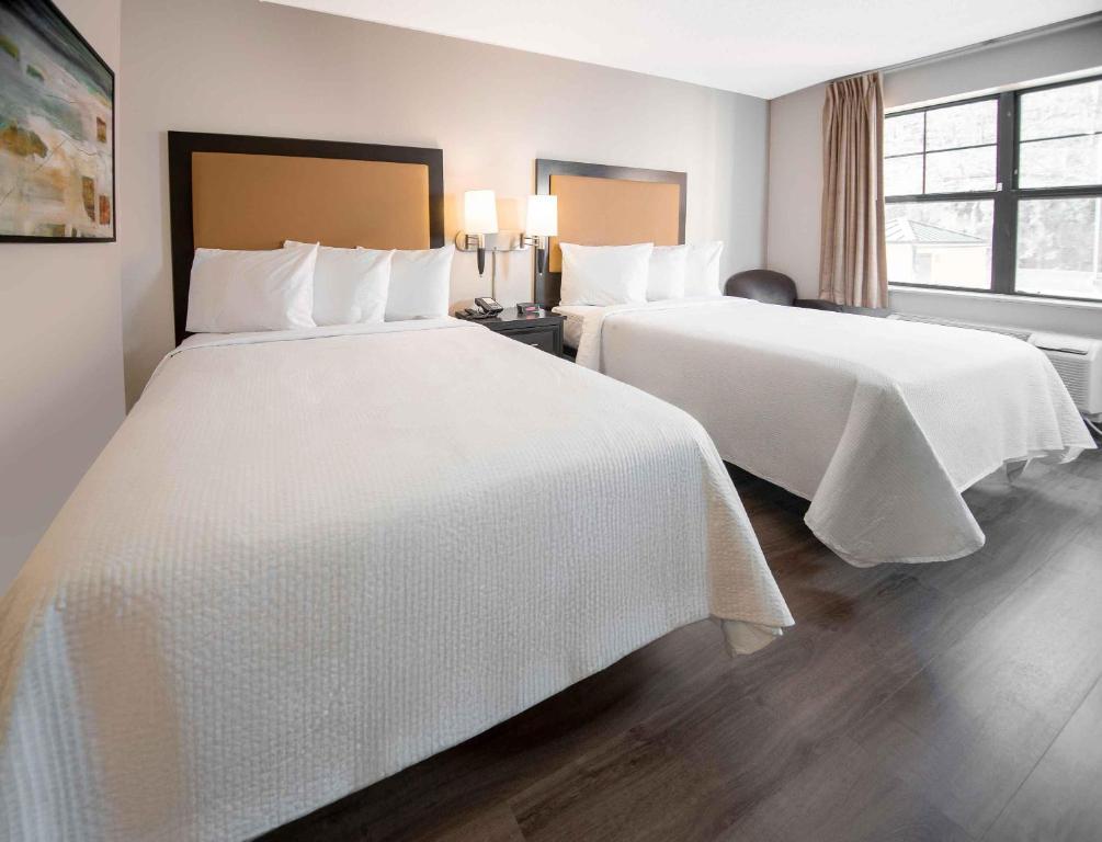 Postel nebo postele na pokoji v ubytování Extended Stay America Suites - Fort Lauderdale - Cypress Creek - NW 6th Way