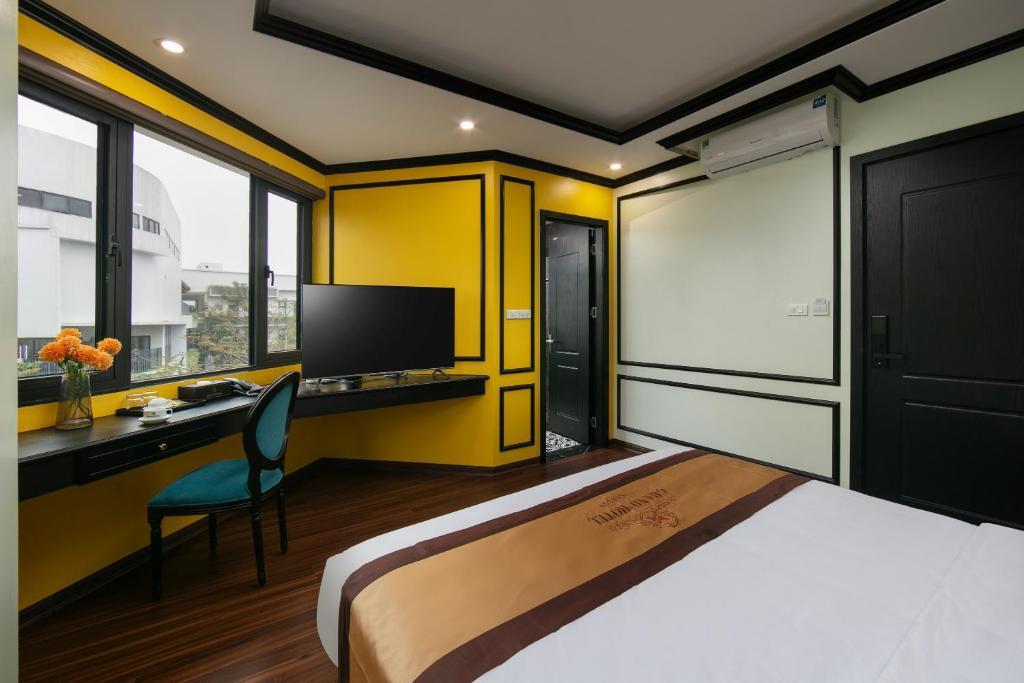 Postel nebo postele na pokoji v ubytování Grand Hanoi Hotel