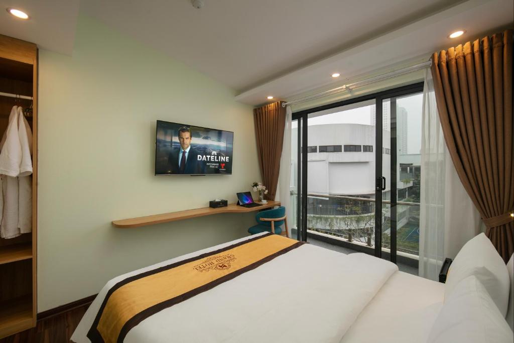 Postel nebo postele na pokoji v ubytování Grand Hanoi Hotel