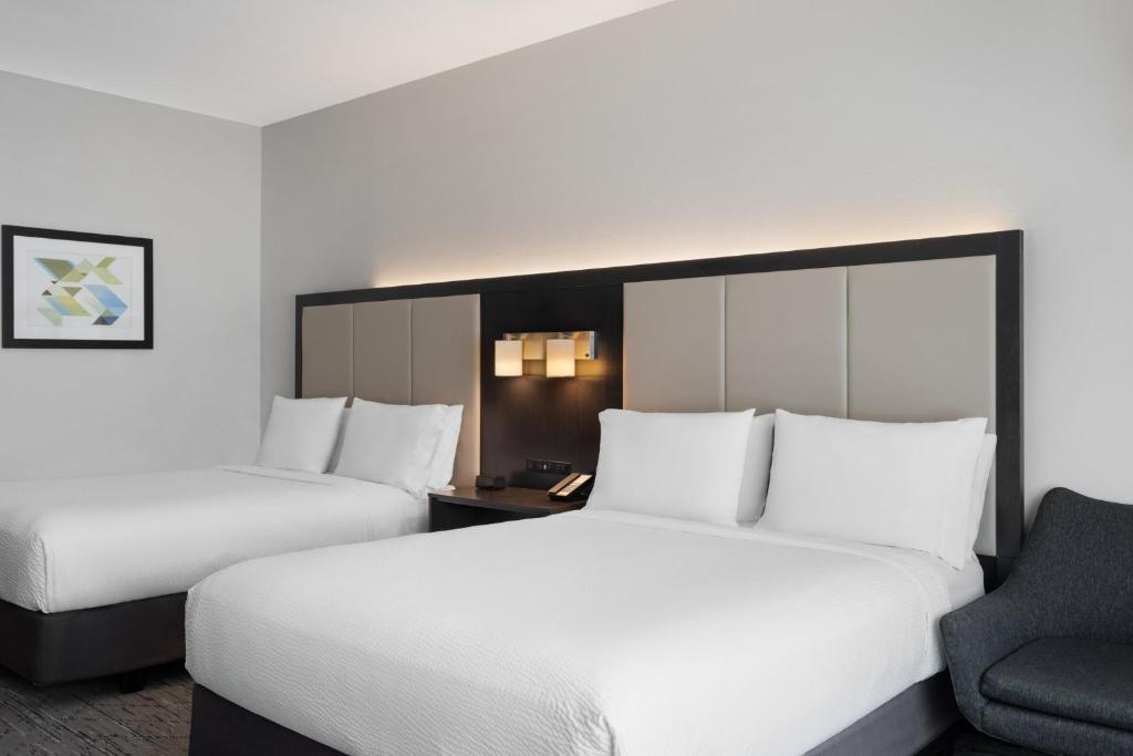 Holiday Inn Express & Suites - Tampa East - Ybor City by IHG photo