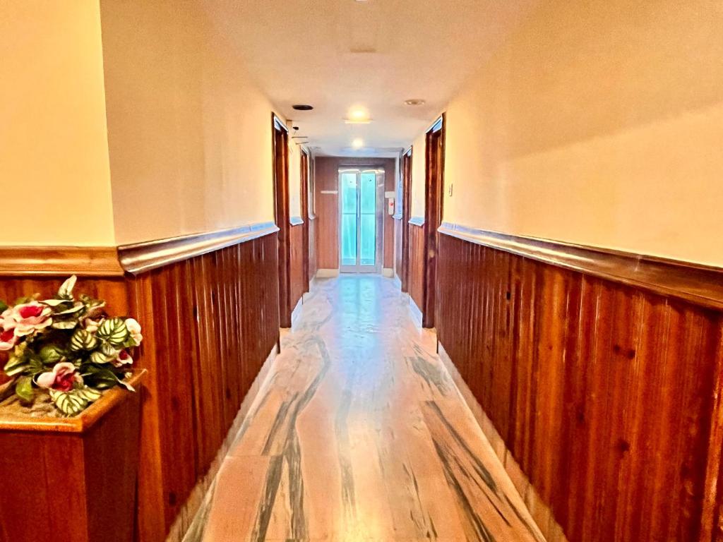 Fotografie z fotogalerie ubytování The Manali Town # Top Rated and Most Awarded property in Manali # Parking # Restaurant v destinaci Manāli