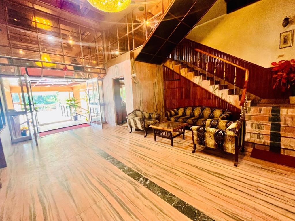 Posezení v ubytování The Manali Town # Top Rated and Most Awarded property in Manali # Parking # Restaurant