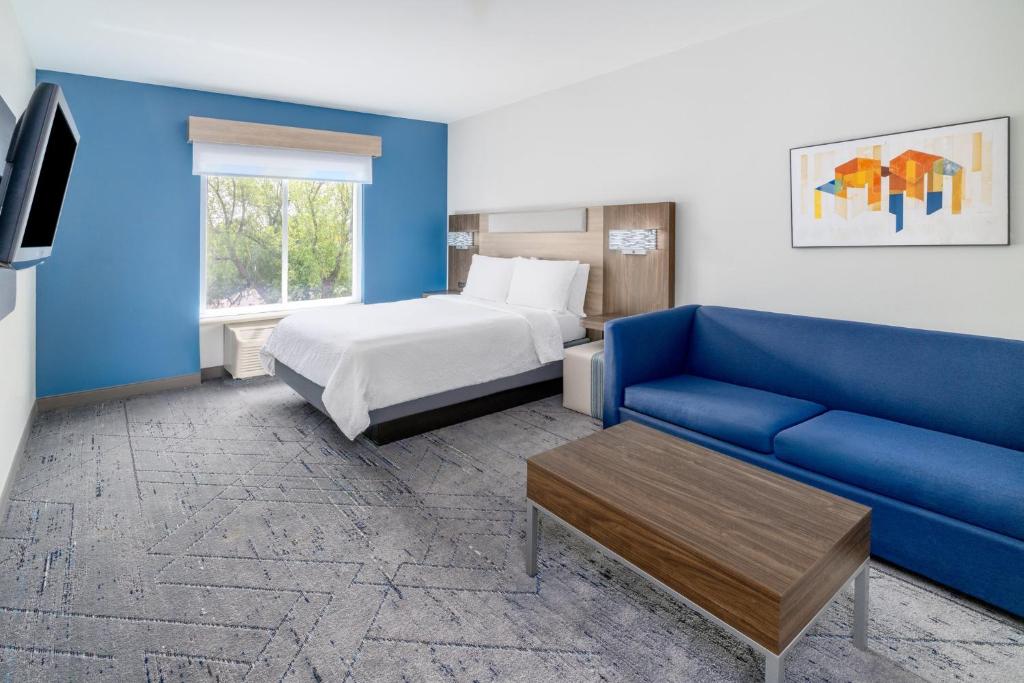 Holiday Inn Express & Suites Denver North - Thornton by IHG - Suite De Dos Dormitorios Con Tres Camas Queen