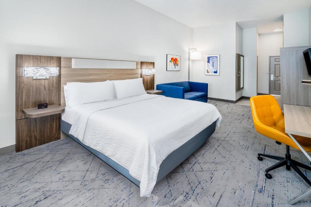 Holiday Inn Express & Suites Denver North - Thornton by IHG - 特大号床套房 - 带通讯和无障碍浴缸