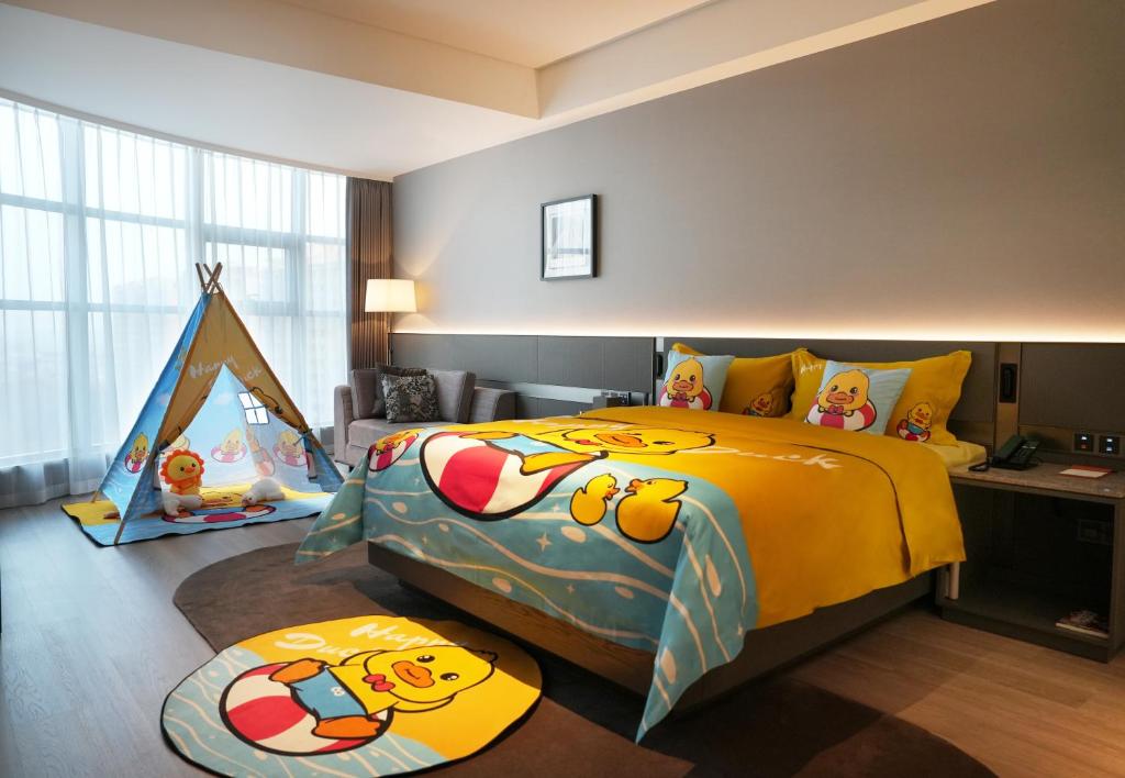 Postel nebo postele na pokoji v ubytování Ronghuitong SSAW Hotel