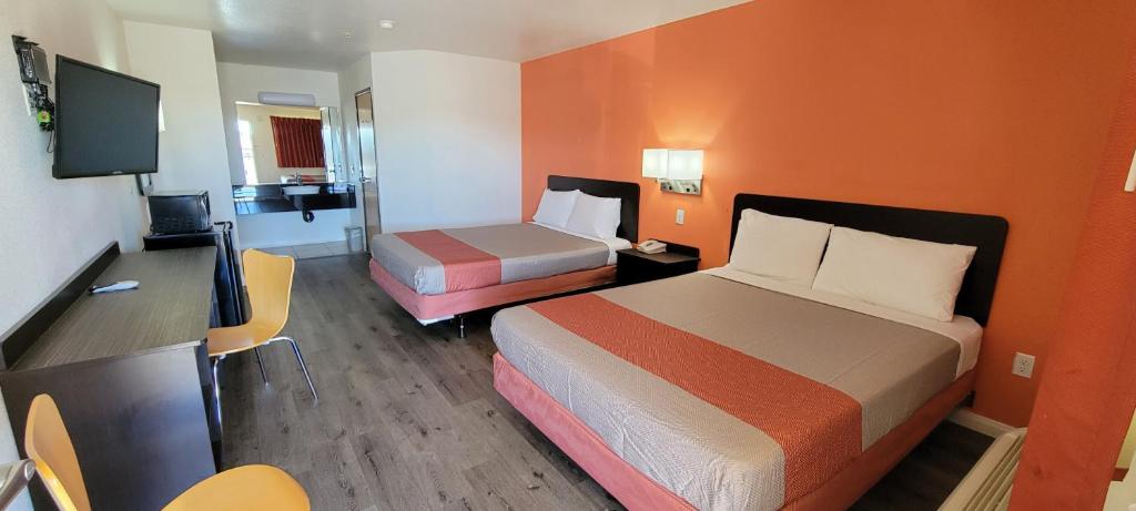 Motel 6-Santa Nella, CA - Los Banos photo