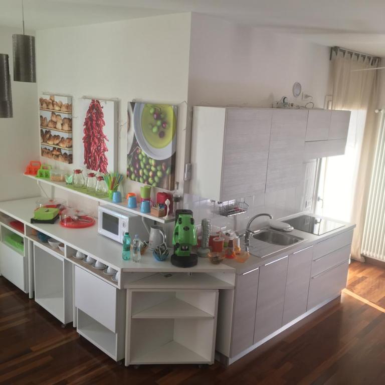 Cucina o angolo cottura di amaranto bnb