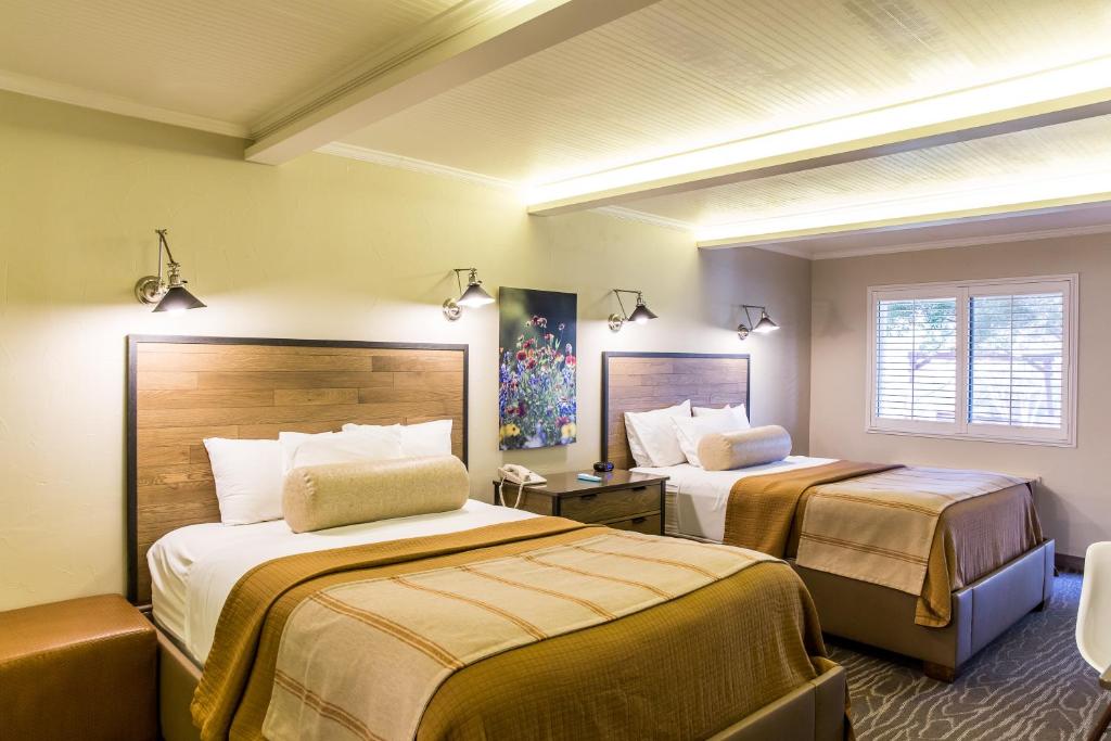Fredericksburg Inn and Suites - 