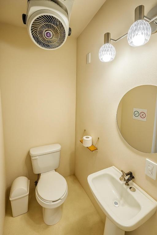 Ένα μπάνιο στο Burgos Studio