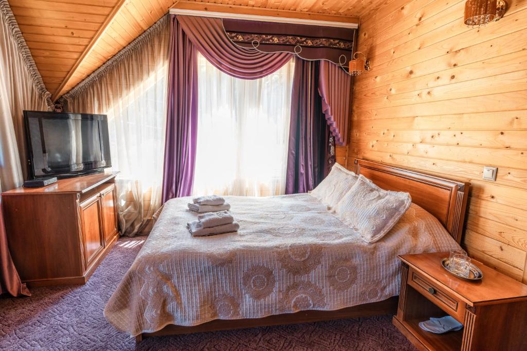Postel nebo postele na pokoji v ubytování Затишний готель "Едем"