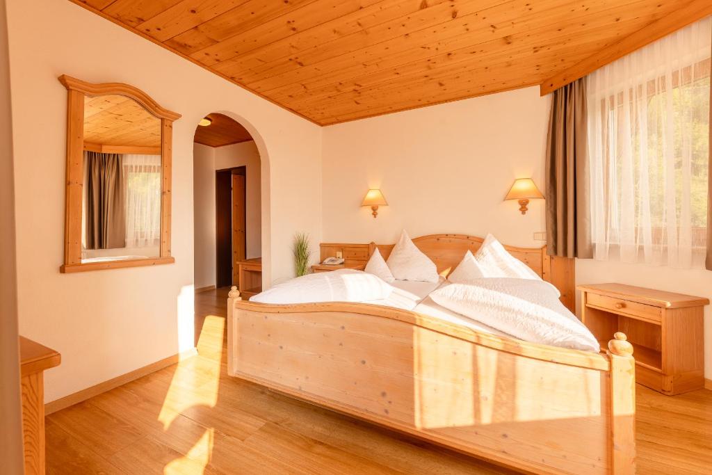 Una cama o camas en una habitación de Hotel Christoph