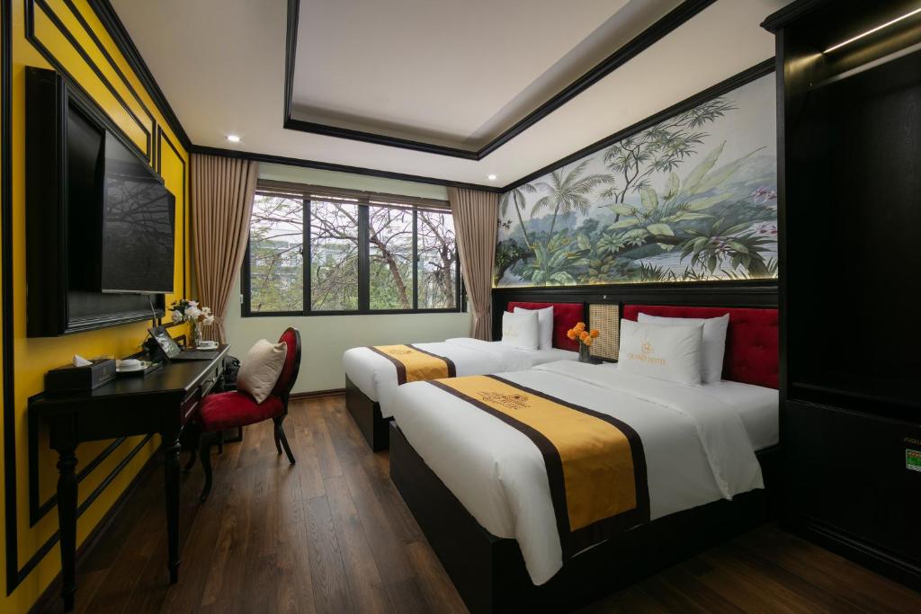 Postel nebo postele na pokoji v ubytování Grand Hanoi Hotel