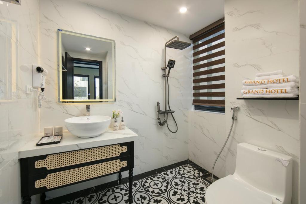 Koupelna v ubytování Grand Hanoi Hotel