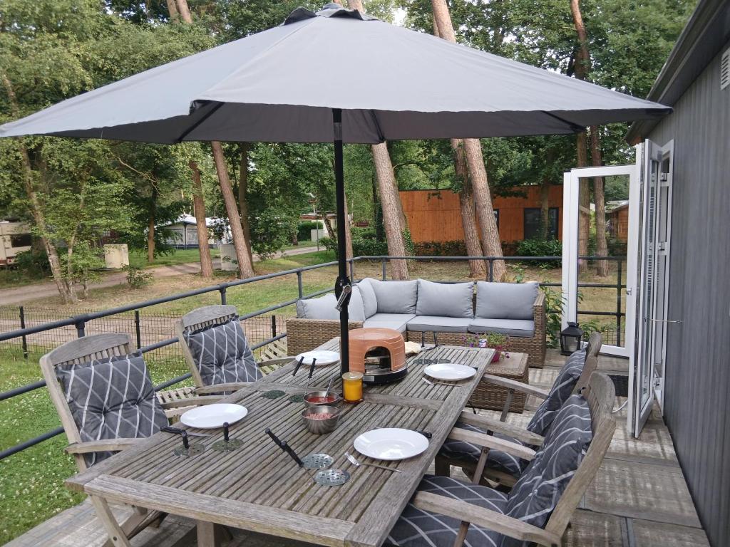 Zahrada ubytování Nieuwe vakantie-Chalet "Bie mammie en pette" Camping GOOLDERHEIDE