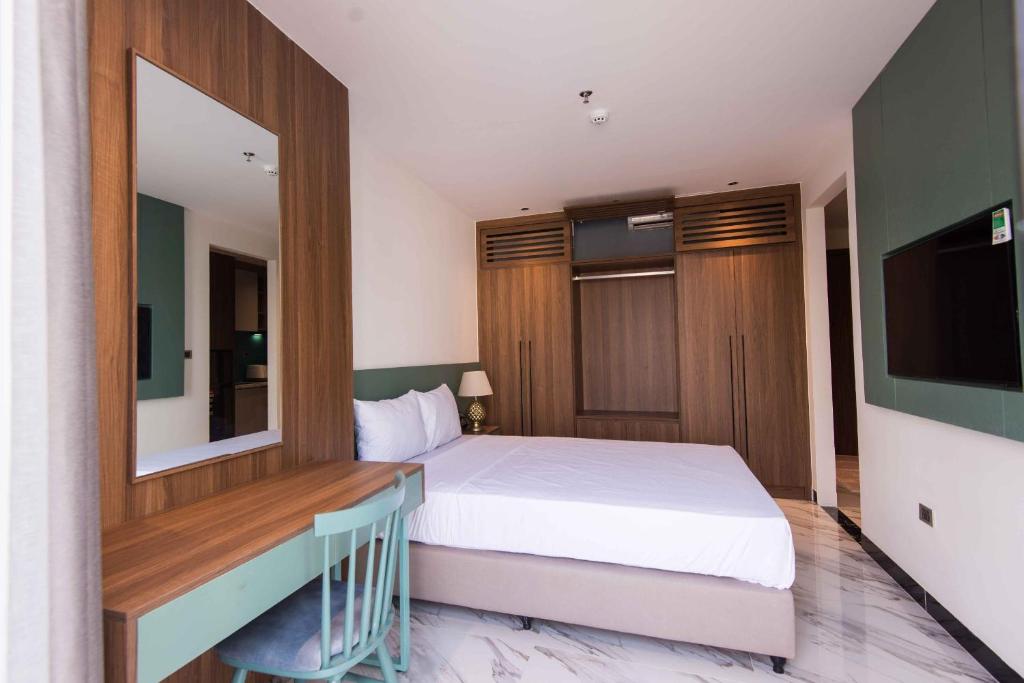 Postel nebo postele na pokoji v ubytování Hoàng Cầu Paradise Hotel by Luxe Hospitaliy