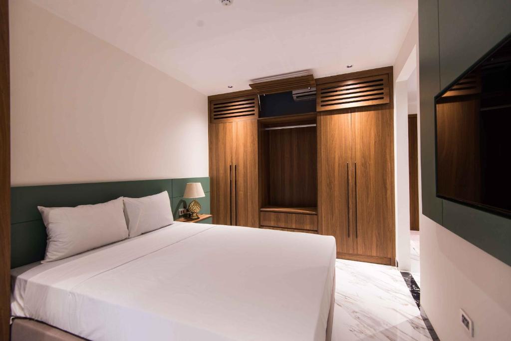 Postel nebo postele na pokoji v ubytování Hoàng Cầu Paradise Hotel by Luxe Hospitaliy