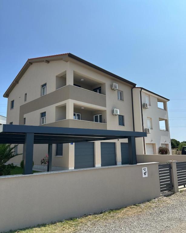 Budova, v ktorej sa apartmán nachádza