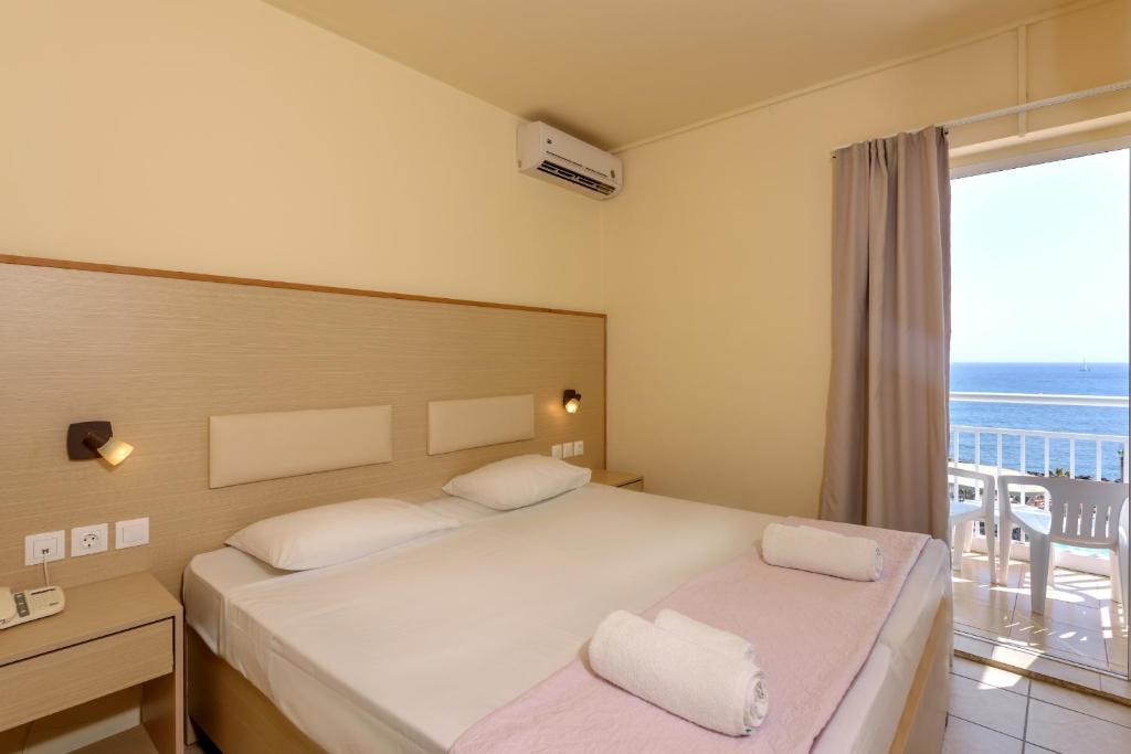 Eri Beach & Village Hotel - 
