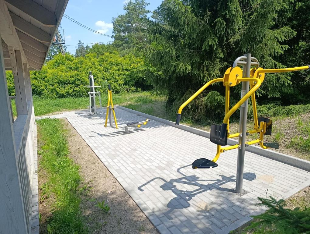 Zdjęcie z galerii obiektu Agroturystyka domki nad rzeką Bałtów kajaki rowery klima basen ryby full w mieście Ćmielów