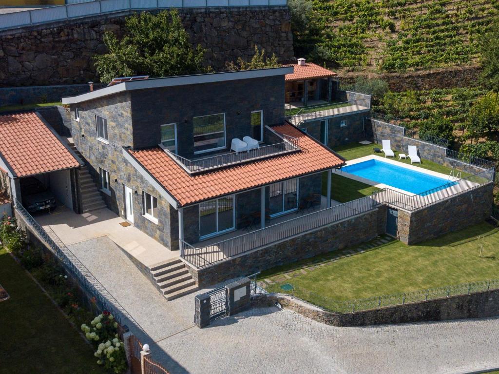 an aerial view of a house with a swimming pool at Villa Julieta in Ferreiros de Avões