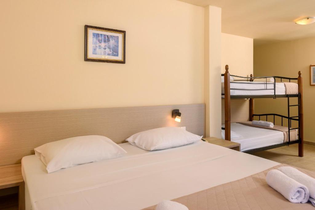 Eri Beach & Village Hotel - 