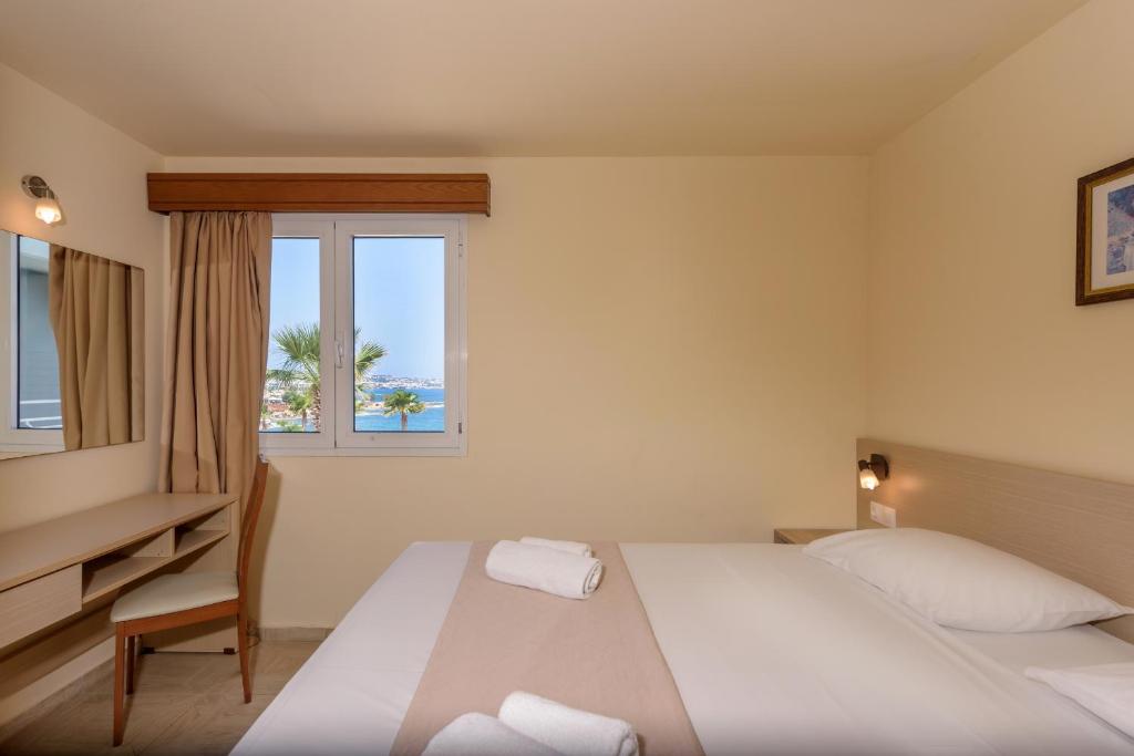 Eri Beach & Village Hotel - 