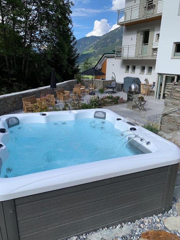 Nespecifikovaný výhled na hory nebo výhled na hory při pohledu z hotelu