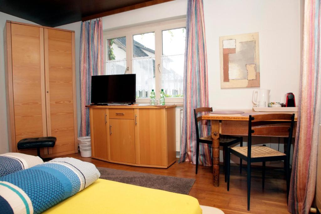 TV a/nebo společenská místnost v ubytování Ländlezimmer