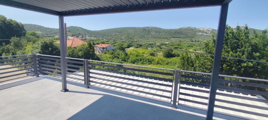 Nespecifikovaný výhled na hory nebo výhled na hory při pohledu z apartmánu