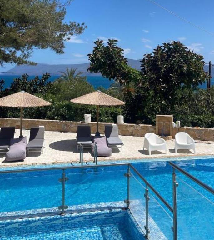 Bazén v ubytování Villas Vista Del Mar nebo v jeho okolí