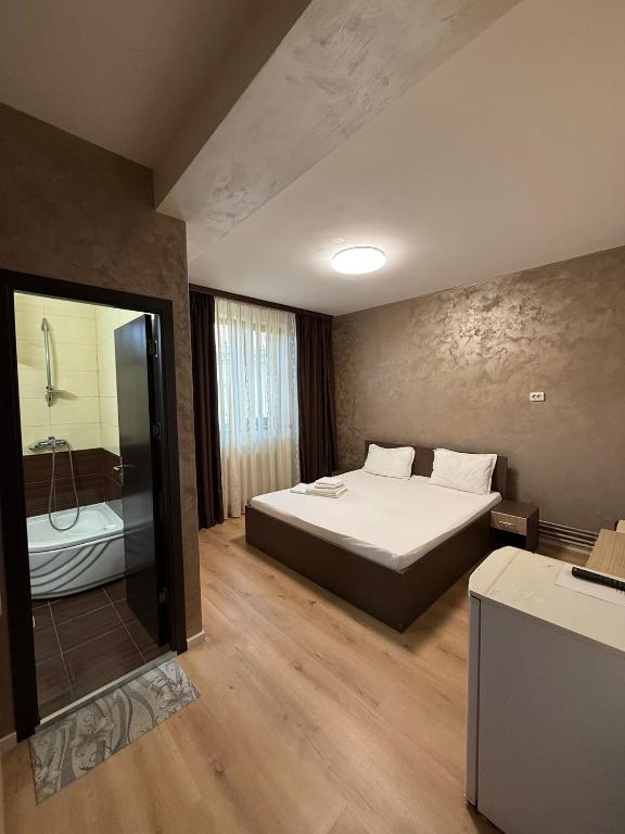 Postel nebo postele na pokoji v ubytování Villa George